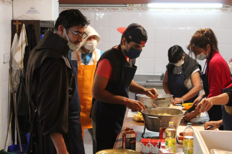 Formación. Una Diplomatura que prepara a voluntarios en el arte de «ayudar»