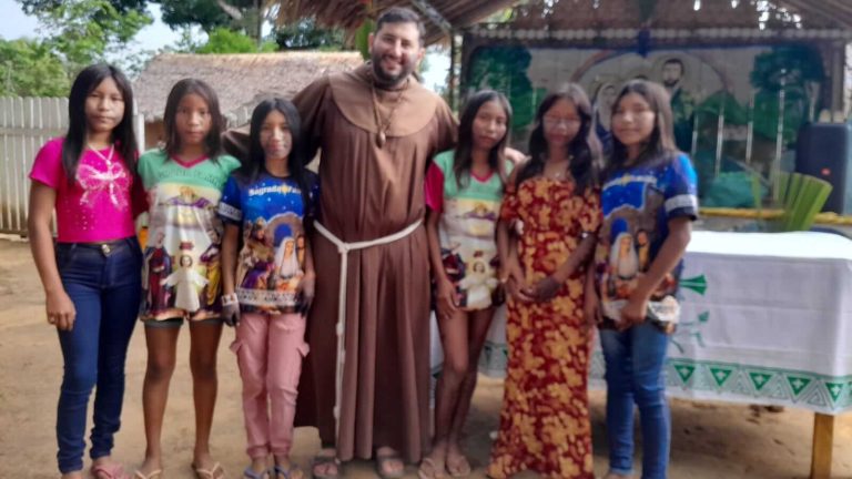 Fray Dody: gira por doce aldeas